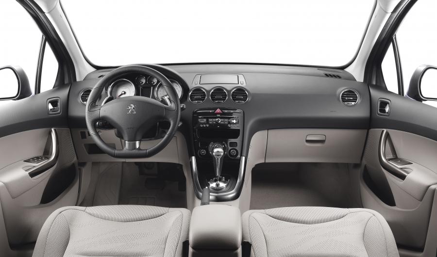  Peugeot 308 5-Door 2011 года  (фото 13 из 30)